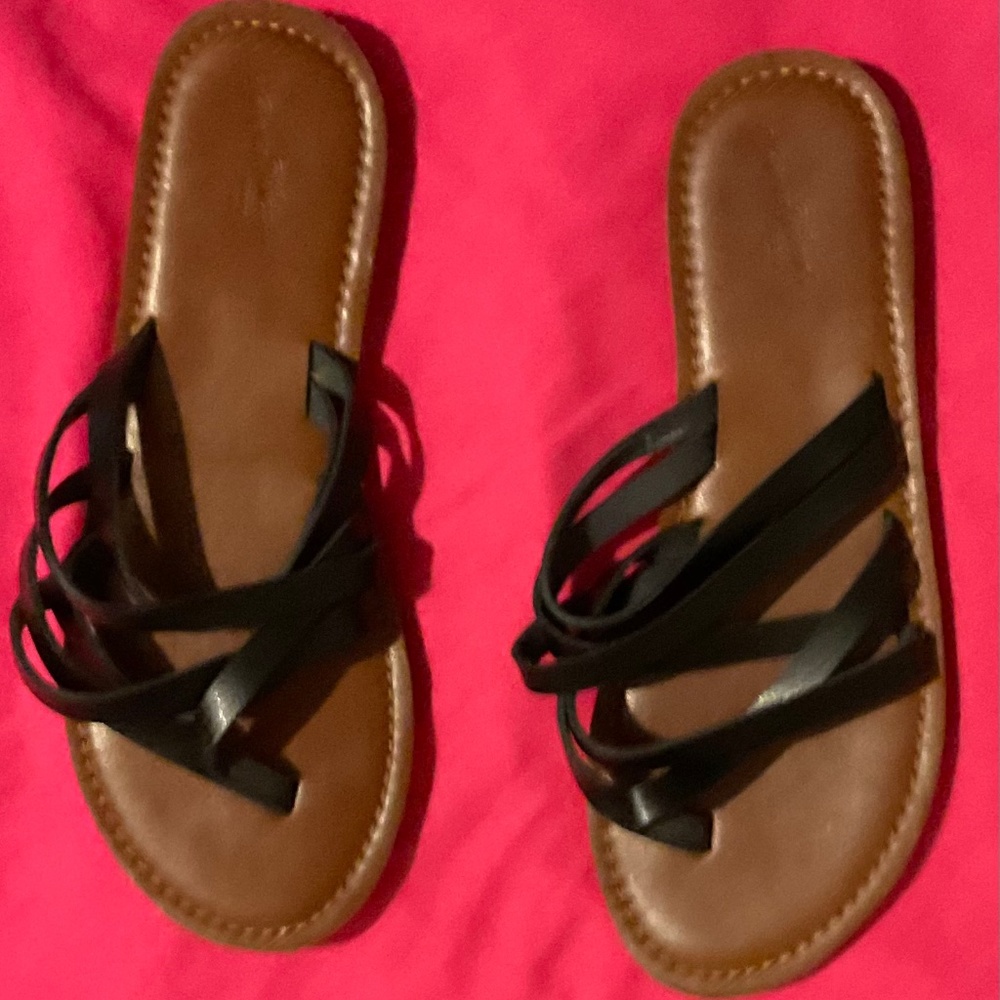 Universal-thread sandals